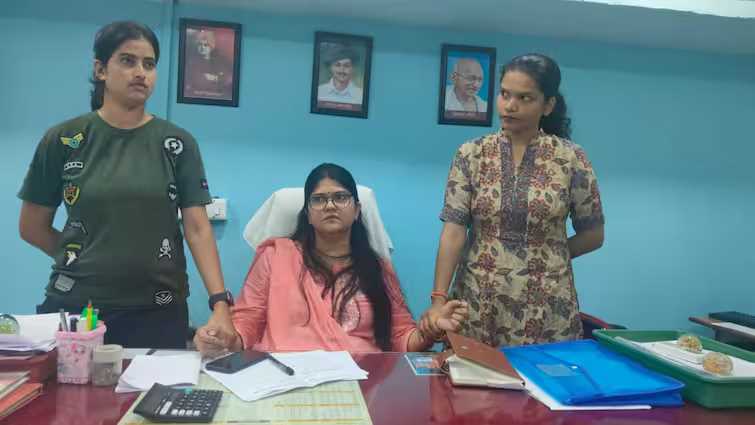 उज्जैन में 60 हजार की रिश्वत लेते महिला इंजीनियर गिरफ्तार उज्जैन में 60 हजार की रिश्वत लेते महिला इंजीनियर गिरफ्तार